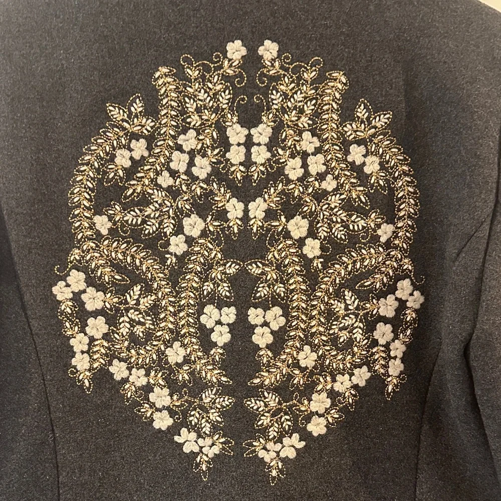 Chic Military-Style Gray Blazer with Gold Embroidery - Picture 7 of 7